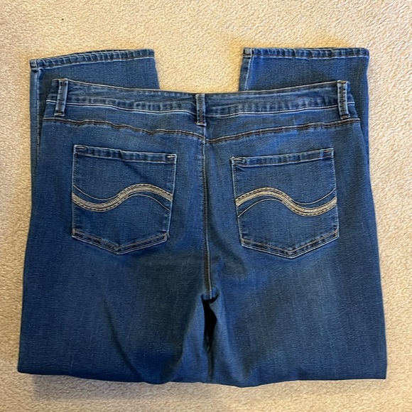 Lee Perfect Fit straight jeans - Picture 2 of 4